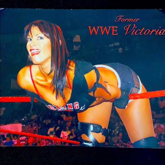 Autographed WWE Victoria photo - Picture 1 of 1